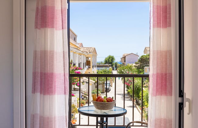 Dora Pool Studios by Konnect, 150m from the Beach - Photo 6