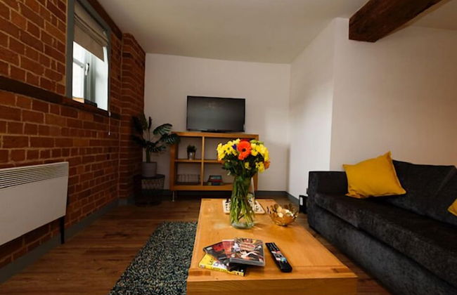 Karah Suites - Gloucester Docks - Photo 17