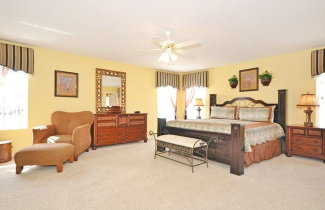 Pine Forest Chateau 5 Bedroom Home by RedAwning - Photo 2