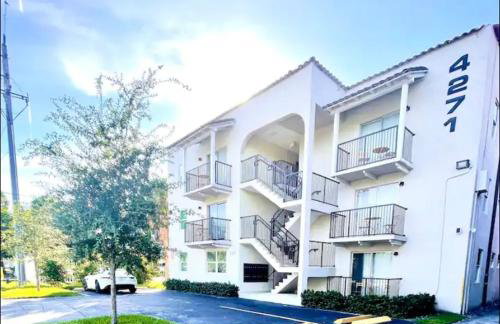 Miami International Airport 2 - Photo 29