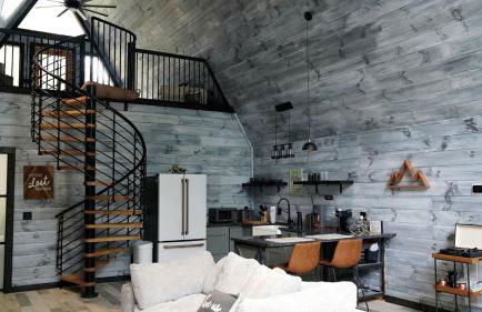 Romantic Escapes in this Stunning A-Frame in North Carolina with Access to a Private Hot Tub and Fire Pit - Foto 3