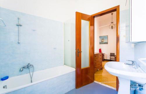 Santa Margherita Center - Steps from the Sea - AC - Foto 23