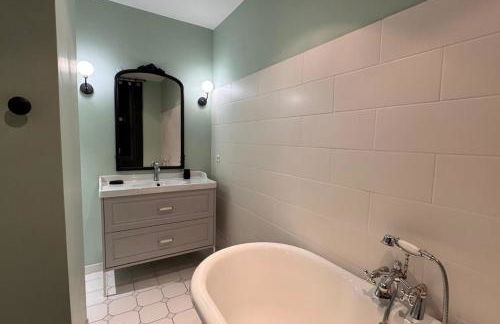 Elivi Elegant Art Deco house with Garden Walk to the Heart of Town - Photo 14