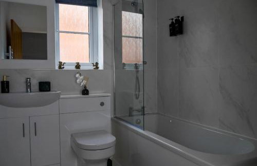 Free Parking, Families, Short Stays - Durham - Photo 46