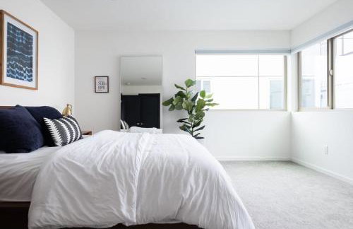 Designer Urban Retreat w Rooftop Deck & Fireplace - Foto 52