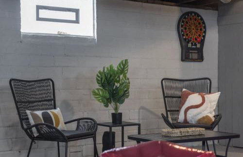 Hot Tub - Game Room - Chic & Spacious - Sleeps 10 - Foto 42