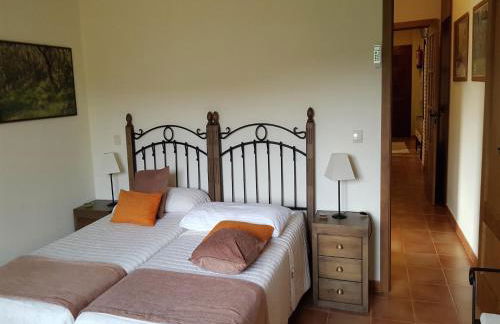 Cottage in Navas de Estena with Pool & Jacuzzi - Photo 17