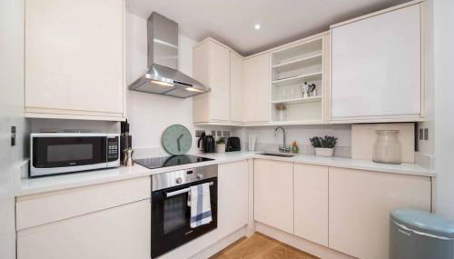 7 Borough Apartments - Spacious 2-Bed, 2-Bath in Prime Location - Foto 5