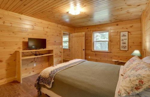 Serene and Secluded Alabama Cabin with Covered Deck! - Foto 14