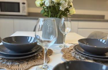 Parkside Luxury 3 bedroom home, 5 min to Ebbsfleet Station and has free Parking - Foto 7