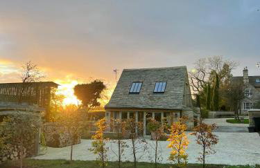 Idyllic secluded hideaway with countryside views on the edge of the Cotswolds - Photo 21