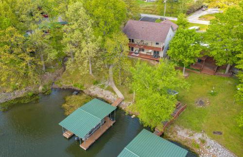 Upscale Lakefront Home w Dock & Kayaks - Photo 10