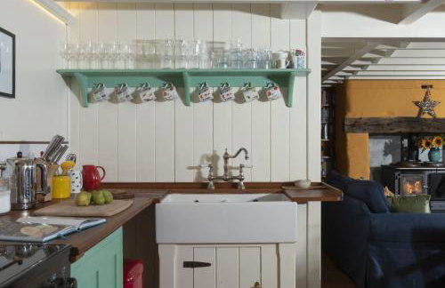 Master Shipwrights House - Great Location - Free WiFi & Parking - Fireplace - Photo 14