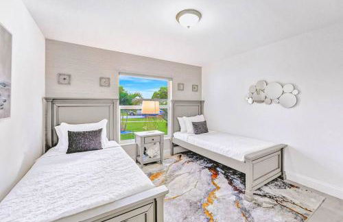 Glamorous Newly Built Pool Home, Tiki Hut, Huge Patio, Air Hockey in Delray Beach Near The Ave! - Foto 24