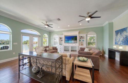 Waterfront Luxury w/ Heated Salt Pool & Golf Cart - Foto 44