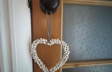 The Plum Tree - 5 luxury modern bedrooms - Photo 40