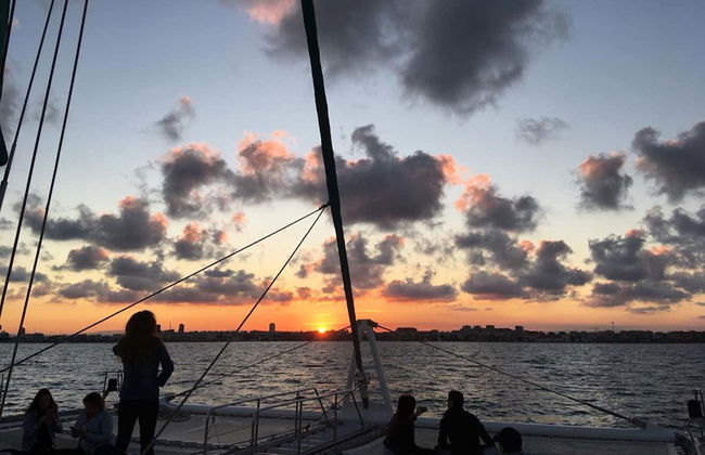 Paseo en catamarán al atardecer - Foto 2