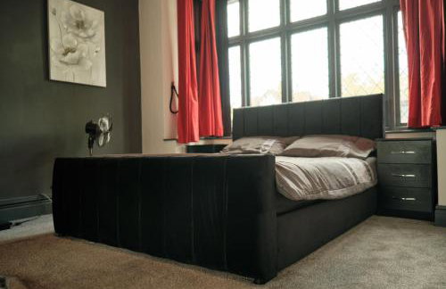 Modern Spacious House - Sleeps 16, Free Parking, Sun Terrace - Foto 25