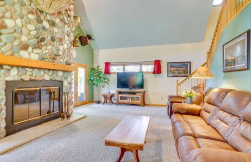 Gorgeous Lake Arbutus Getaway with Dock and Boat House - Foto 5