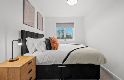 NEW! Spacious 3 BR Detached Home! Hosted by Oakstone stays! Driveway parking, Fast Wifi, A5 with great Midlands transport links - Foto 11