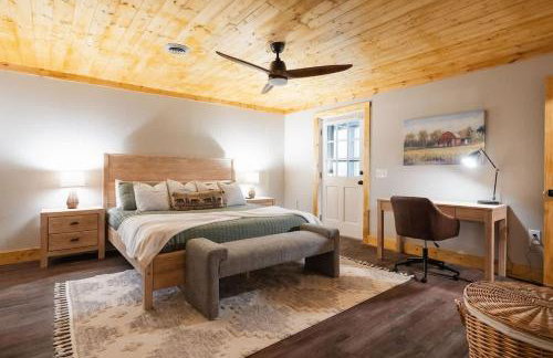 Modern Cabin with Luxury Gym, Firepit + Game Room! - Foto 14