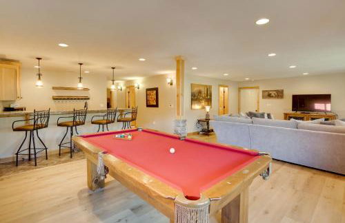 Hot Tub and Golf Course Views Luxe Sturgis Home! - Foto 31
