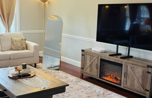 Bright Home for Family and Groups with Patio - Foto 33