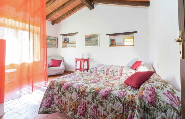 Secluded Chalet With Pool - Photo 8