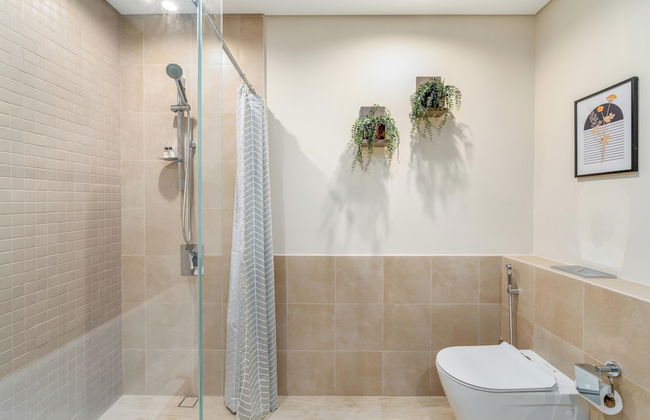 Whitesage - Super Spacious Apt with Dubai Garden Glow Views - Photo 28