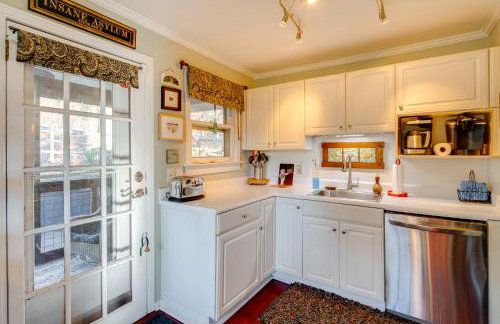 Hike, Sip and Explore! Blue Ridge Mtn Cabin with Porch - Foto 14