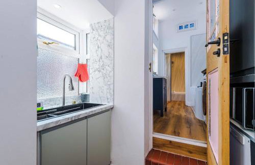 Cozy 3-Bed Home by 53 Degrees Property, Perfect for Business & Groups! - Foto 15