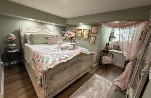 The Rose Cottage at The Carriage House - Photo 3