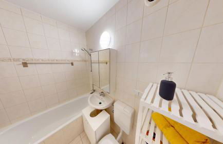 Wohlfühlapartment für 5 Personen, Haltestelle der Linie 5 in unmittelbarer Nähe, WLAN - Foto 8