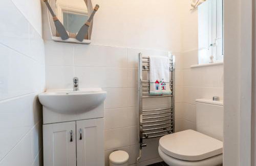 Spacious Seaside Home in Peaceful Coastal Setting - 5 Minutes Walk to the Beach - Foto 20