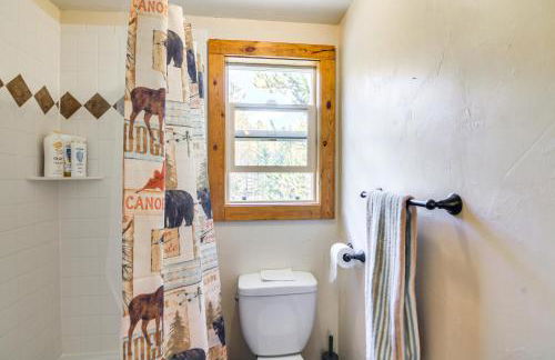 Private Wooded Escape with Scenic Decks in Jefferson - Foto 14