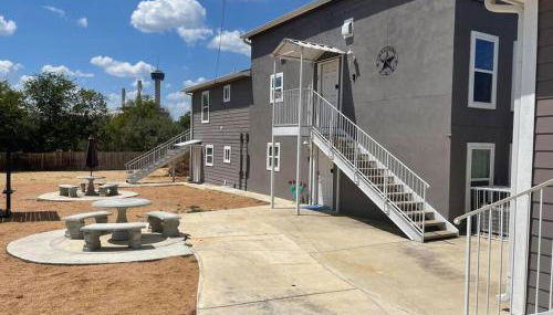 Walk to the Alamodome! Sleeps 6, Pet Friendly - Foto 2