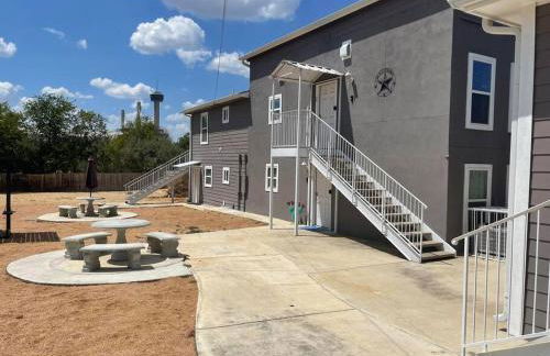 Walk to the Alamodome! Sleeps 6, Pet Friendly - Foto 2