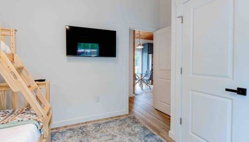 Luxury Modern Cabin with Hot Tub - Foto 5