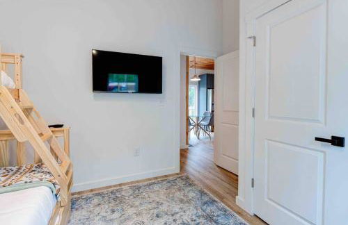 Luxury Modern Cabin with Hot Tub - Foto 5