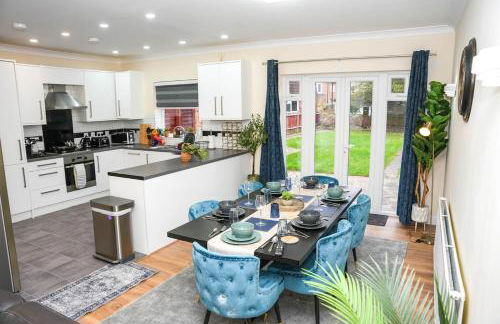 Large 4 Bedroom House Near Heathrow and M4 Free Parking - Foto 2