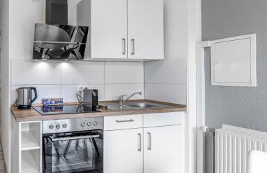 LeHaStays - Apartments Buckau 16a I Küche I Smart TV mit Netflix I toller Innenhof - Photo 7