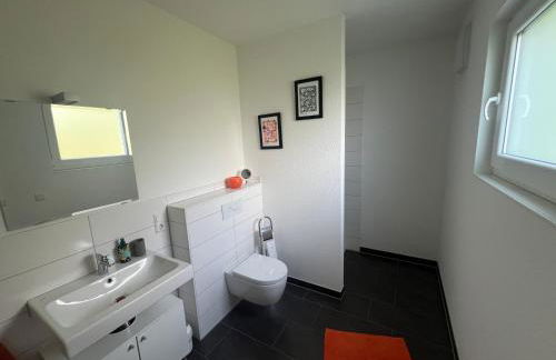 Helle, moderne Wohnung im Grünen - Foto 3