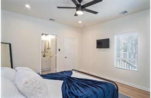 Unwind in Style 4BR2BA Quick Access to Downtown - Foto 23