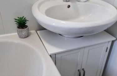 The Humsford Hideaway 2 bedroom home with driveway - Foto 20