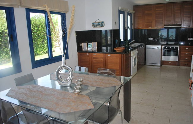 Sea Front Villa, Heated Private Pool, Amazing Location Paphos 323 - Foto 10
