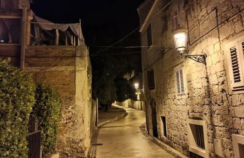 The center of Split, renovated stone house - Photo 18