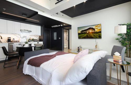 Sleek 2BR On Rvrwalk Gym Parking Near Conv Ctr - Foto 64