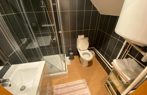 Paris Eiffel Tower et Disney apartments, parkings gratuits et sécurisés, 10 minutes métro to Paris - Foto 15