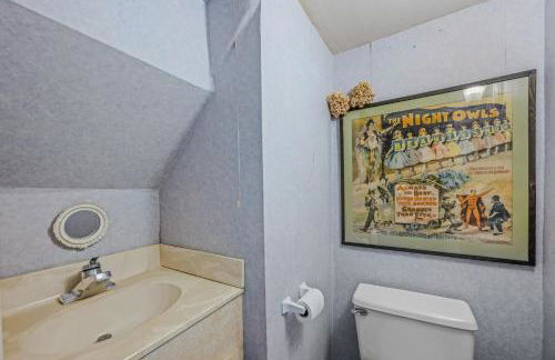 The Manor - Historic Mansion, Wifi, Covered Porch, Screen Porch, King Bed, Walk to Spas, Shops & Restaurants - Foto 41