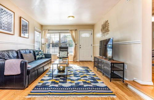 Cozy House 10min to Monuments and DC by CozySuites - Foto 3